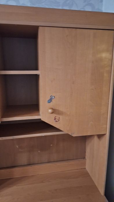 Отдам стол с полками