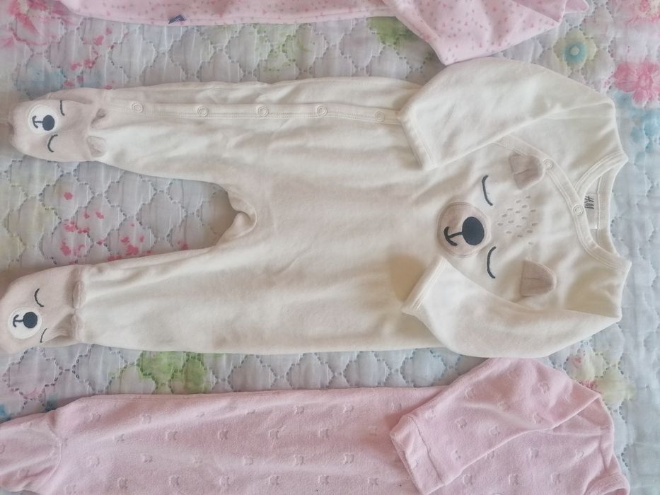 3 плюшени ромпъра Primigino, H&M.