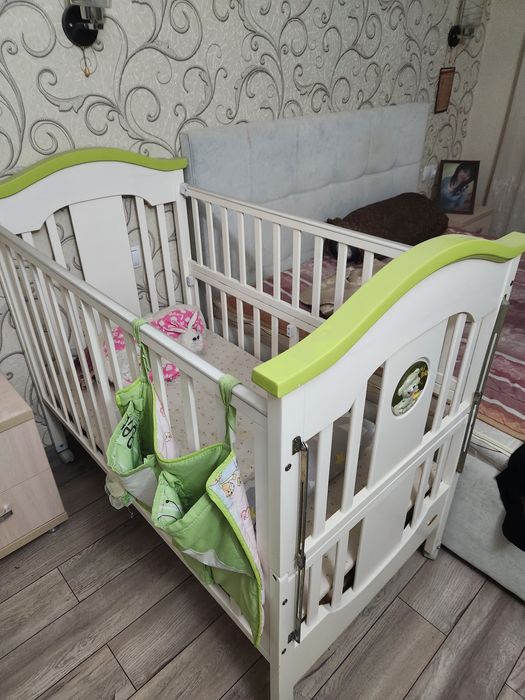 Детская кроватка