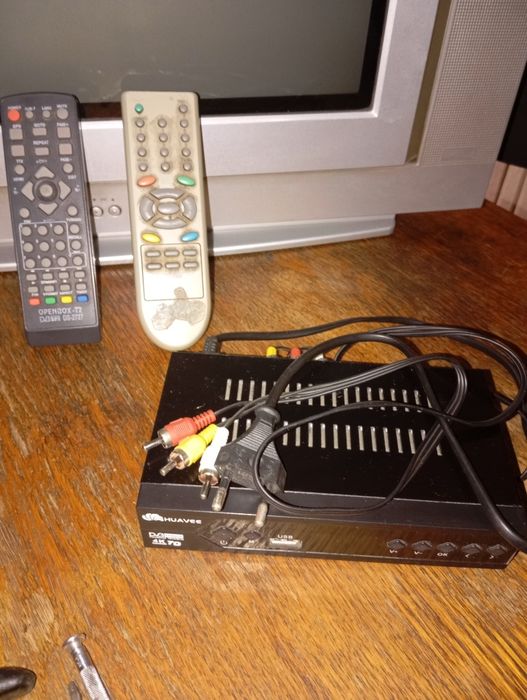 Телевизор LG. FLATROH