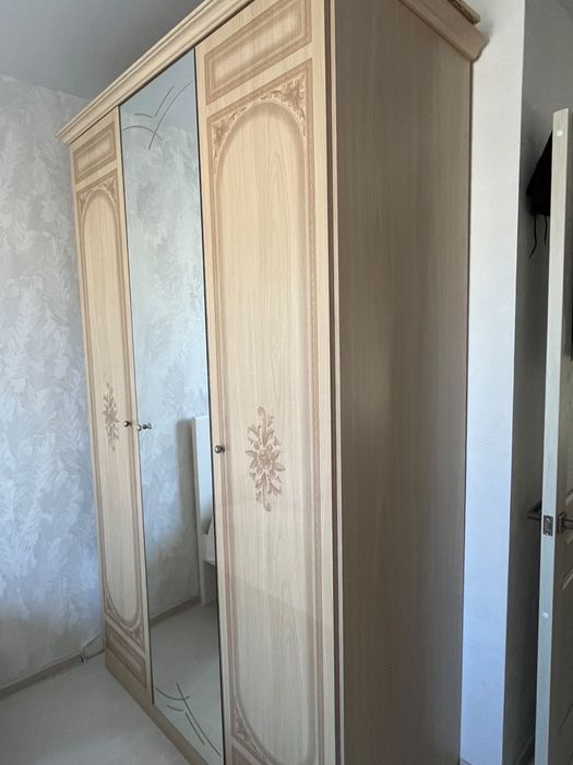 Продам шкаф спальный