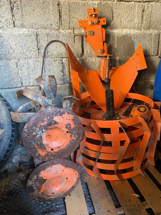 Motocultor cu remorcă