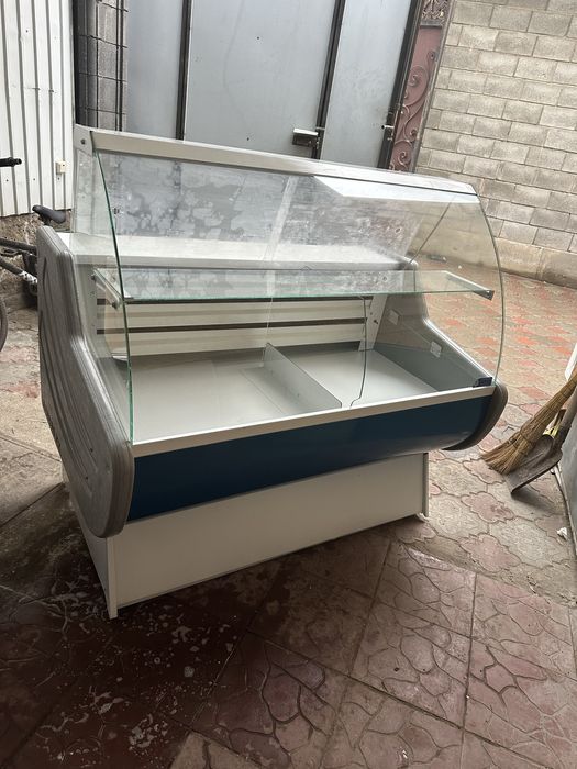 Витринны холодильник