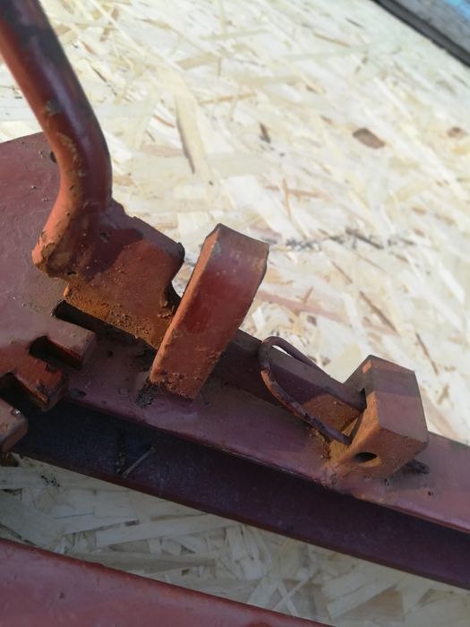 Плуг ПЦ-1-18 — это оборотный плуг ( реверсивный) для мотоблока