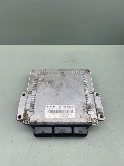 Calculator motor ECU 8200112661 Renault Laguna 2001