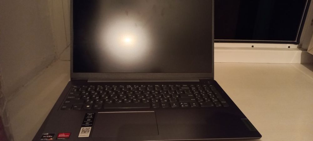 Ноутбук LENOVO .