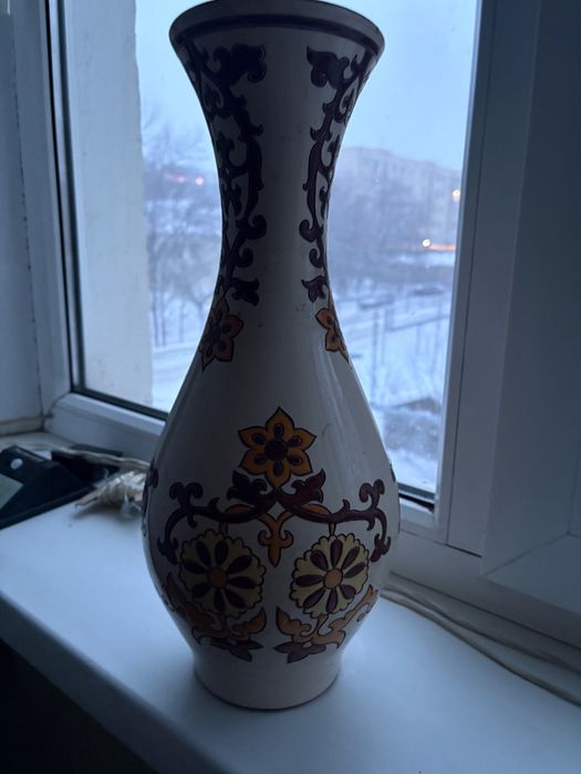 ваза с казахским орнаментом