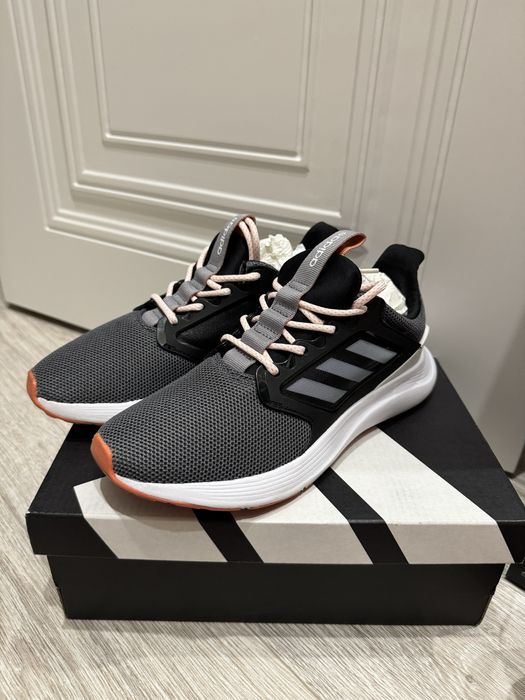 Женские кроссовки Adidas