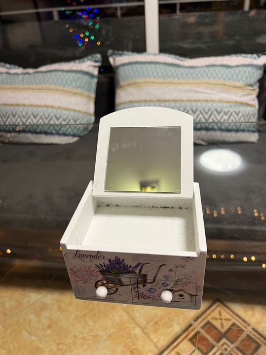 Органайзер за грим