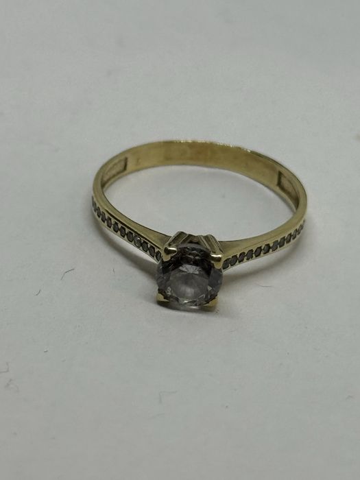 златен дамски пръстен 2.25гр 14к 585