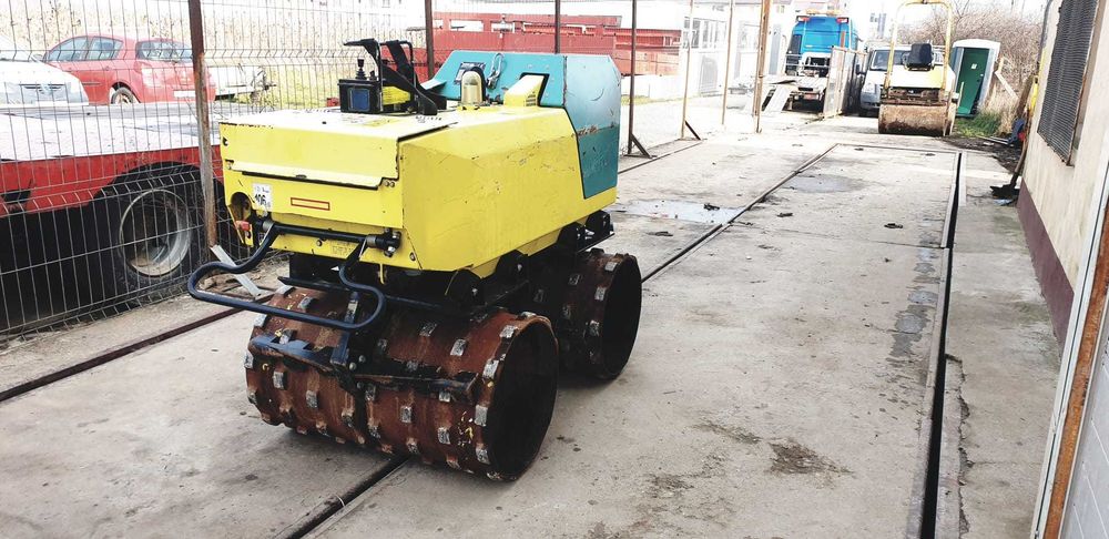 Inchiriez Excavator 3.5t si 8.5t Dumper 6 t Bobcat Cilindru compactor