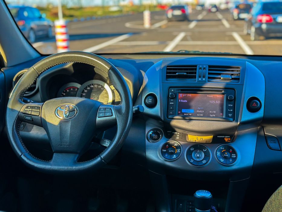 Toyota RAV4, an 2012, motor 2.2 diesel, cutie manuală