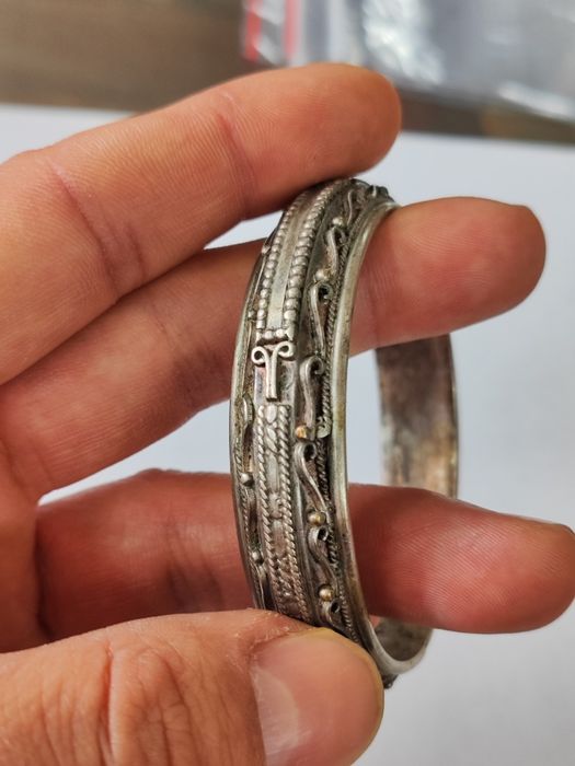 Твърда сребърна гривна