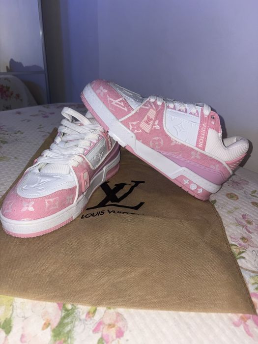 Louis Vuitton ,alb-roz ,nou nout cu eticheta.