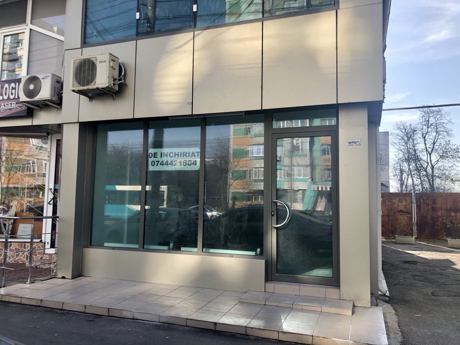 Inchiriez spatiu comercial stradal, toate utilitatile
