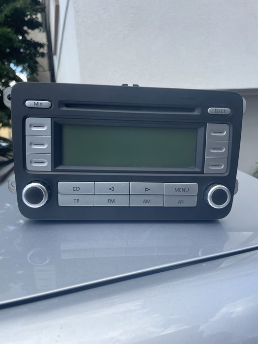 Продавам оригинални CD/ радиа за Volkswagen b6