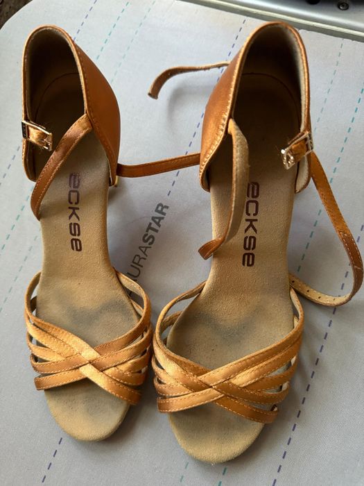 Продам туфли для бальных танцев