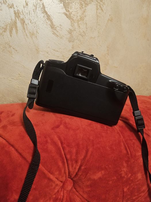 Aparat foto Canon EOS 1000F