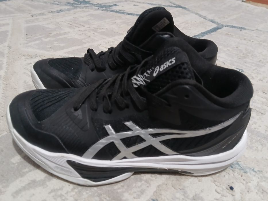 Продаю асиксы метарайс