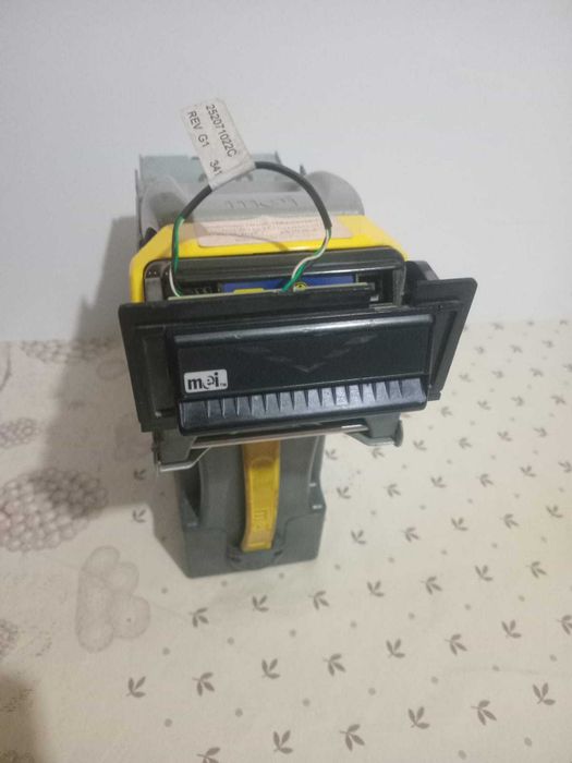 Продам купюроприемники  MEI Advance