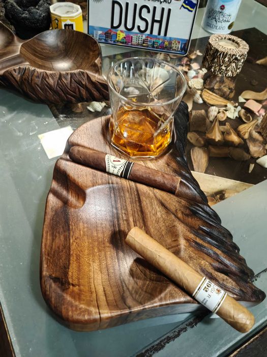 Пепелник за пури с място за чаша