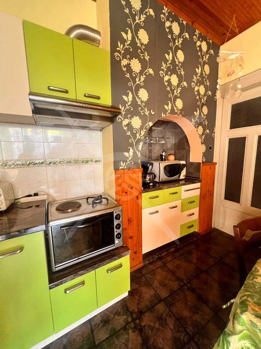 Дава се под наем Етаж от къща в Варна, Окръжна болница - 120 кв.м за 550 € - Снимка #1