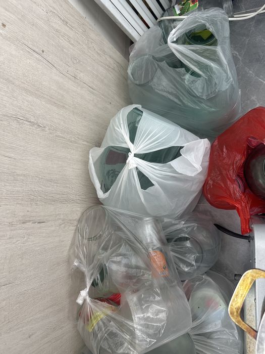 Продам банки 2-3 литровые, разные