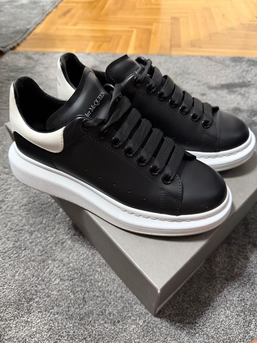 Alexander McQueen сериен номер 553680