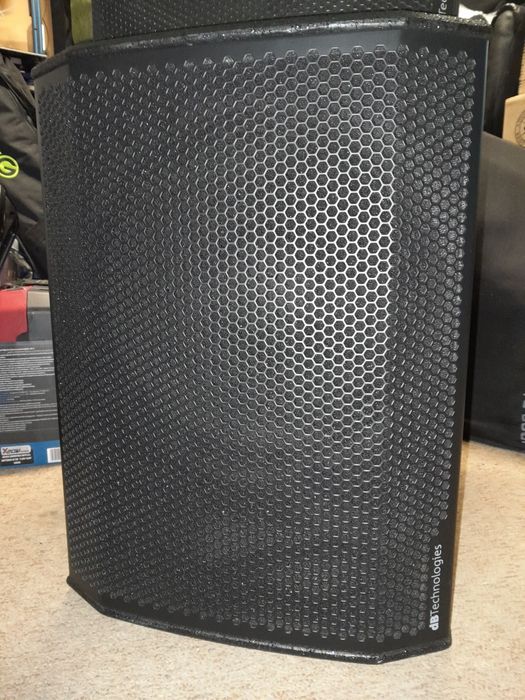 Комплект 2 тора и 2 бас
каси dbtechnologies opera
15/ sub 615.