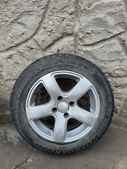 Продам зимние шины.