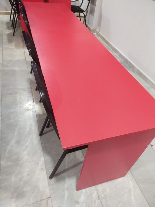 Parta va stullar arzon narxda 11 ta qizil va 11 ta kok va 36 ta stul