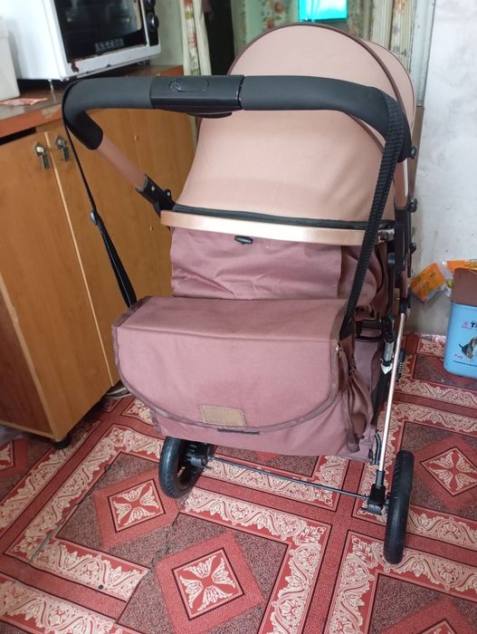 Продам коляску на все времена года.
