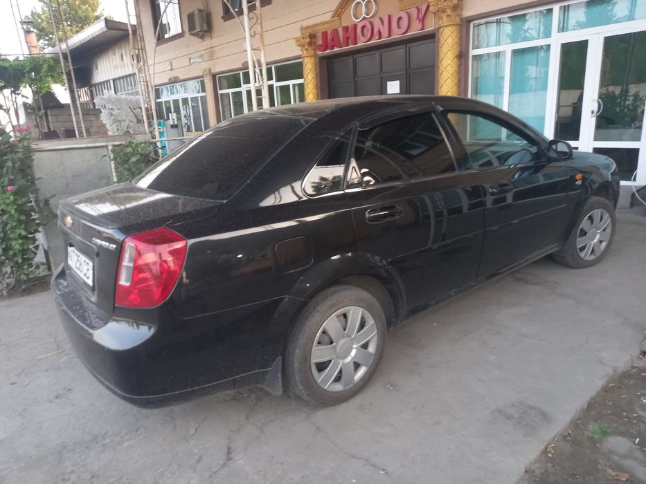 Lacetti    1.8   sotiladi