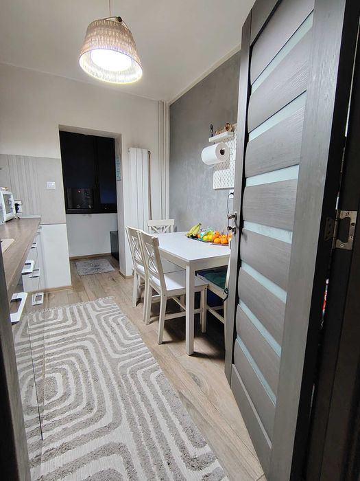 Apartament 2 camere decomandat etaj 1 zona 9 mai Ploiesti