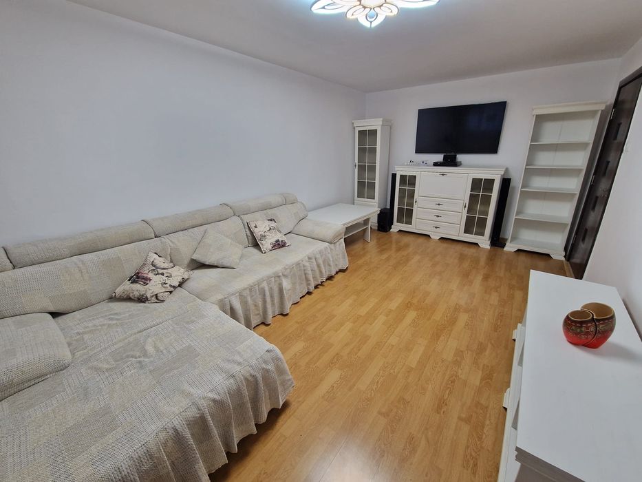 Vand sau inchiriez(minim 6 luni)apartament 3 camere