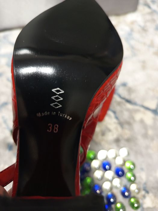 Босоножки женские Пандора 38 размер. Новые.