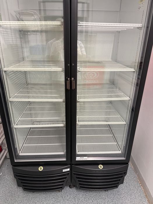 Frigider/ Vitrina cu 2 usi