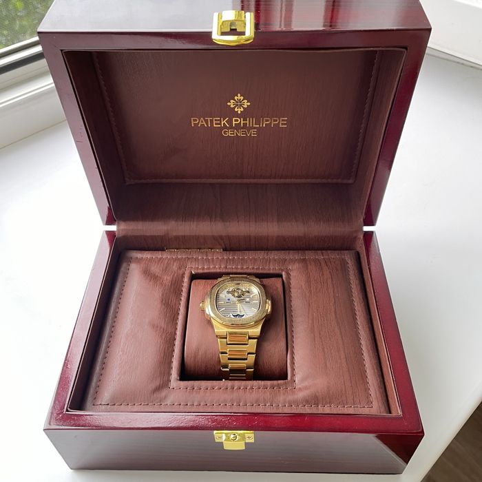 Продам часы Patek Philippe в подарочной коробке