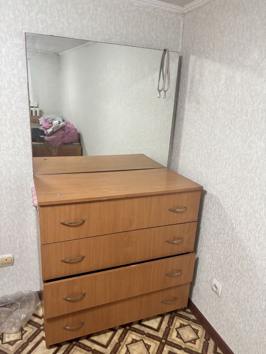 Продается комод, туалетный столик