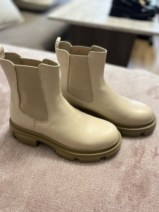 Боти дамски нови