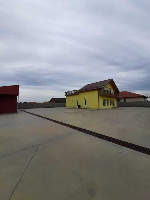 Casa de vanzare/ spatiu comercial