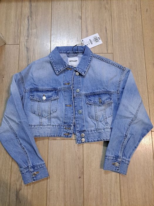 Чисто ново дънкото яке Bershka
