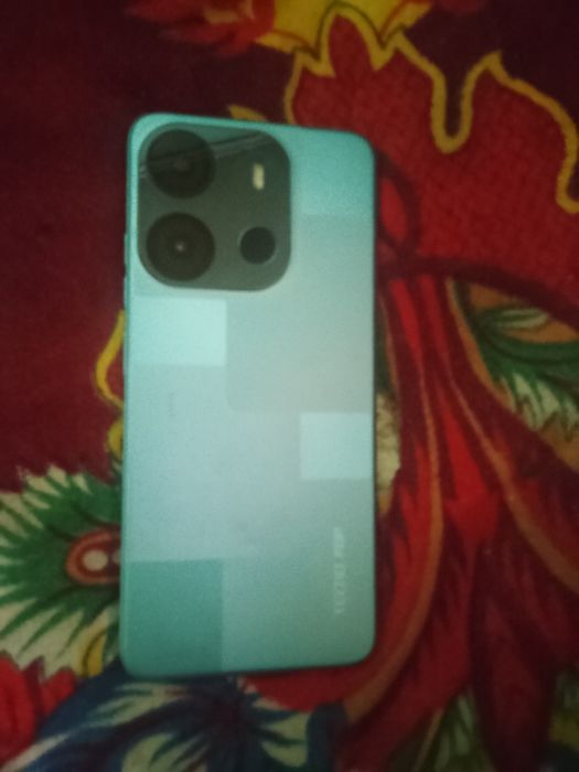 Telefon srochna sotiladi