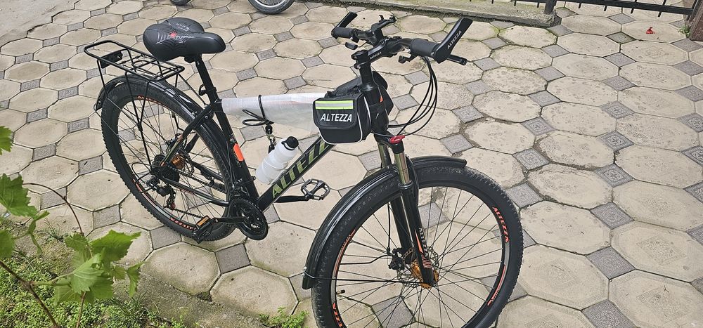 Vellik sportivniy sumkachasini ichida kulichi boshko anjomlariyam bor