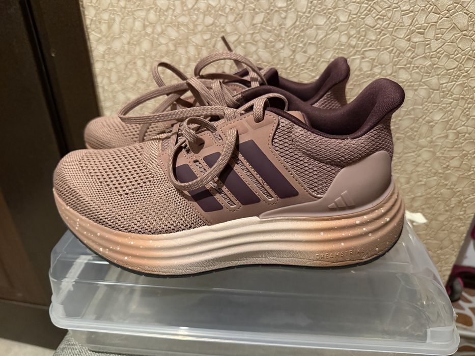 Adidas спортни обувки