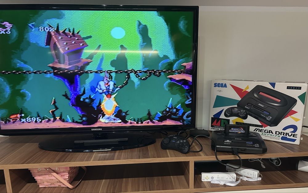 SEGA Mega Drive 2 original, import din Japonia — set complet in cutie originala!