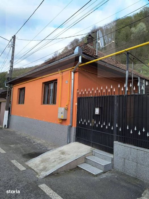 Vand casa la Nadrag zona linistita foarte aproape de centru