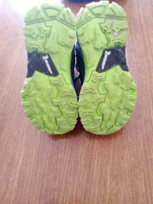 Салева, Оригинални, ефектни и удобни, детски обувки номер 26