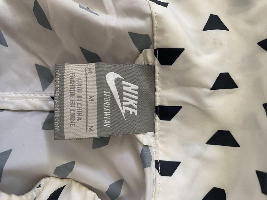 Ветровка / Яке Nike със скрита качулка