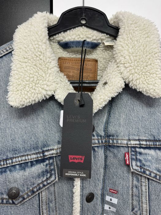 Geacă din denim Levi’s cu blană